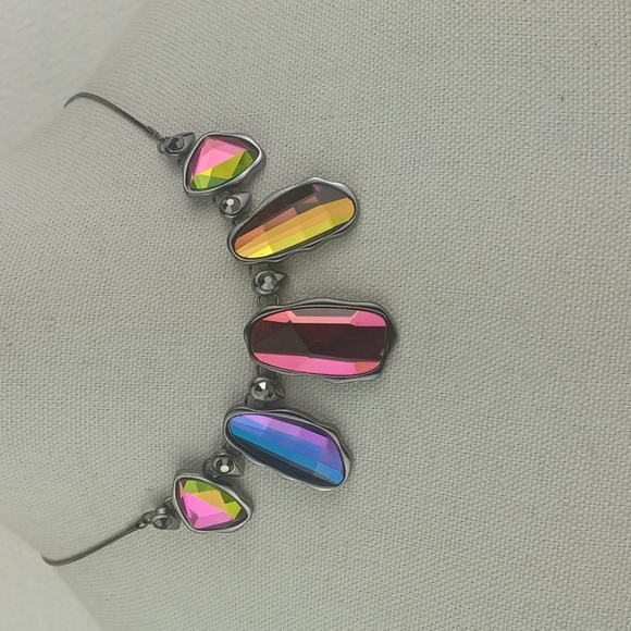 Gorgeous Edgy Oil Spill Multicolor Multifaceted Eyecatching Statement Necklace - Picture 6 of 12